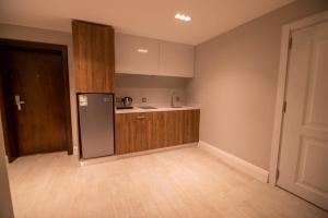 قولدن سكوير طريق الرياض Golden Square Riyadh Road