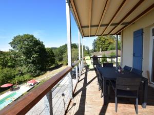 Splendid Mansion in Cuzy with Swimming Pool