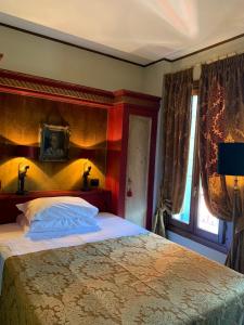 Single Room with Canal View