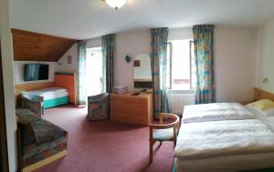 Superior Triple Room room in Hotel Rodes