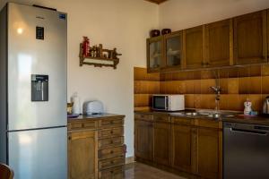 Vacation house near sea & beaches with HEATED POOL & BBQ