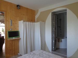 Maisons de vacances Gites du Mas Gibert a SAUSSINES entre Nimes et Montpellier : photos des chambres