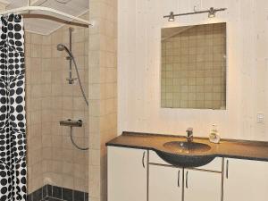 Four-Bedroom Holiday Home room in Four-Bedroom Holiday home in Henne 6