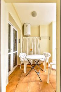 Habitación con refrigerador propio cerca del aeropuerto