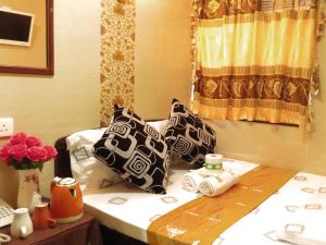 New Day Night Hostel RECEPTION 24 HOUR BLOCK D CHUNGKING MANSION TSIM SHA TSUI KOWLOONN