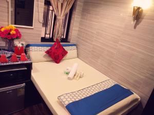 Dhillon Hostel - Reception 10th floor Block E CHUNGKING MANSION