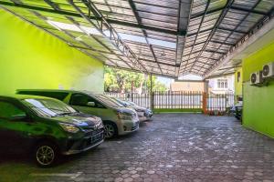 RedDoorz near Kejaksan Station Cirebon 2