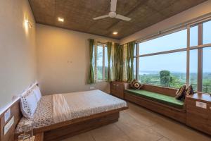 SaffronStays Serenity - 2BR villa overlooking Lake Kadwa with garden, swings & treks near Sula Vineyard