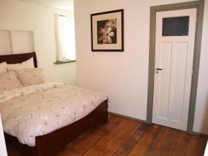 Pearl of the Hague - R.Q.C.