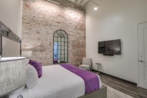 Posh Suite room in Studio 154 Luxury Hotel