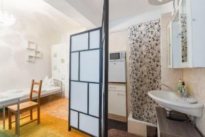 Contactless Check-In Top located room Netflix&Nespresso