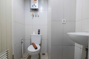 Comfy and Modern 2BR Grand Kamala Lagoon Apartment By Travelio