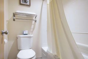 Queen Room - Non-Smoking room in Quality Inn & Suites Silverdale Bangor-Keyport