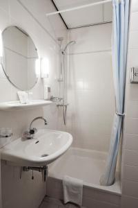 Basic Single Room room in Parkhotel Mastbosch Breda