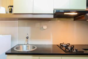 Fabulous Studio Grand Dhika City Apartment By Travelio