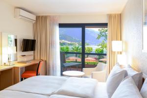 Deluxe Double room Lake View room in H4 Hotel Arcadia Locarno