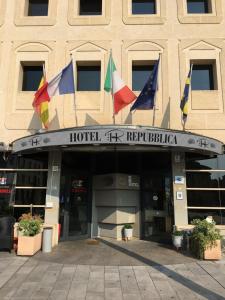 3 star Отель HR Hotel Монфальконе Италия