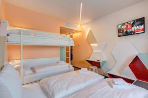 Bed in 4-Bed Female Dormitory Room (Adults Only) room in MEININGER Hotel Heidelberg Hauptbahnhof