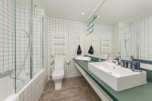 Villages vacances Center Parcs Les Bois Francs : Chambre Double