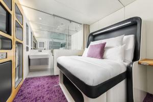 Premium Double Cabin (in Terminal Location) room in YOTELAIR Amsterdam Schiphol Transit Hotel