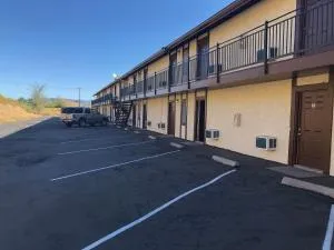 Golden Hills Motel - Mojave
