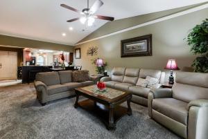 Luxury Condos at Thousand Hills - Heart of Branson - Beautifully remodeled - Spacious and Affordable