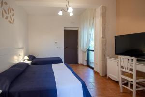 Triple Room with Balcony and Garden View room in Giardino Degli Ulivi Resort and SPA