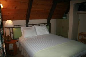 Cabins on Strawberry Hill