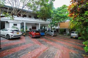 Happy Night Holiday Inn