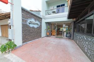 RedDoorz @ Old Buswang Road