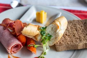 Heritage Line Ginger Cruise - Halong Bay & Lan Ha Bay