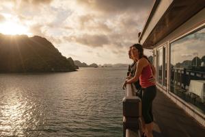 Heritage Line Ginger Cruise - Halong Bay & Lan Ha Bay