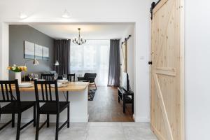 First Central Apartments by Noclegi Renters