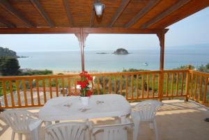 Villa Zaharo and Lilian Apartments Skiathos Greece