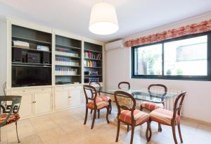 LU&CIA BEACH LIMONAR