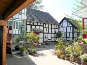 Ferienhaus im Fachwerkhof 'Haus in Bewegung' - Seelscheid