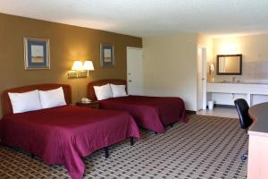 Double Room room in Red Carpet Inn Kinston