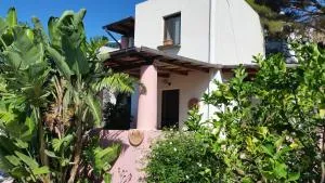 Salina Acroeoliano monolocali in villa - Leni