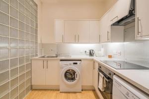 2BR Grassmarket Apartment with Castle View