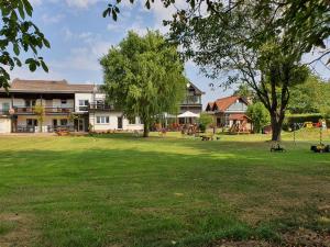 Pension Hotel Restaurant Landhaus zum Mushof 3 KM von Autobahn Wethen Duitsland