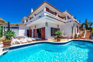 Stunning Beachclose Villa by Costarentals - Ref 03