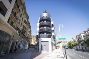 THE RENTALS COLLECTION - GLORIA