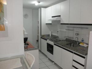 NA BEIRA MAR DE PAJUCARA- EDIF NEO- APARTAMENTO QUARTO E SALA - TEM VARANDA - VISTA LATERAL DO MAR - RUA JULIO PLECH FILHO 60 ESQUINA COM AVENIDA DOUTOR ANTONIO GOUVEIA - CONSUMO ELETRICO É PAGO No CKECK-OUT 1KWH É 1,35 REIAS - ANDAR "6"