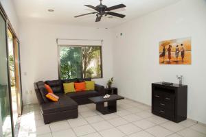 Beautiful Private Villa for 16 PAX with garden, BBQ and pool, Playa del Carmen