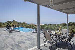 Trapezaki Villa Sleeps 6 Pool Air Con Kefalloniá Greece