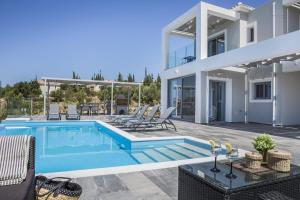 Trapezaki Villa Sleeps 6 Pool Air Con Kefalloniá Greece