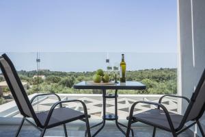 Trapezaki Villa Sleeps 6 Pool Air Con Kefalloniá Greece