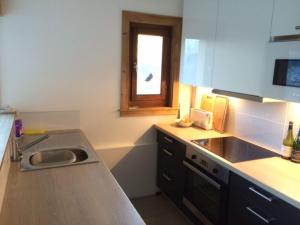 Luxury Apartment, 350m to ski lift, south facing, close to town centre