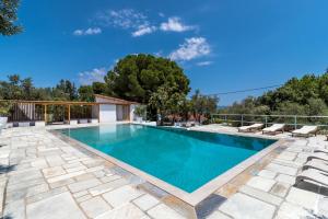 Dream property pool, jacuzzi and sea Skiathos Greece