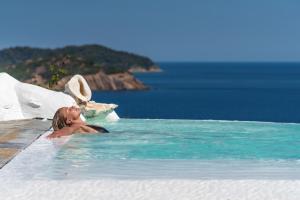 Dream property pool, jacuzzi and sea Skiathos Greece